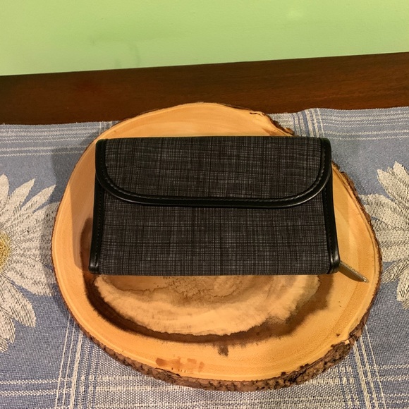 thirty-one Handbags - Thirty One wallet